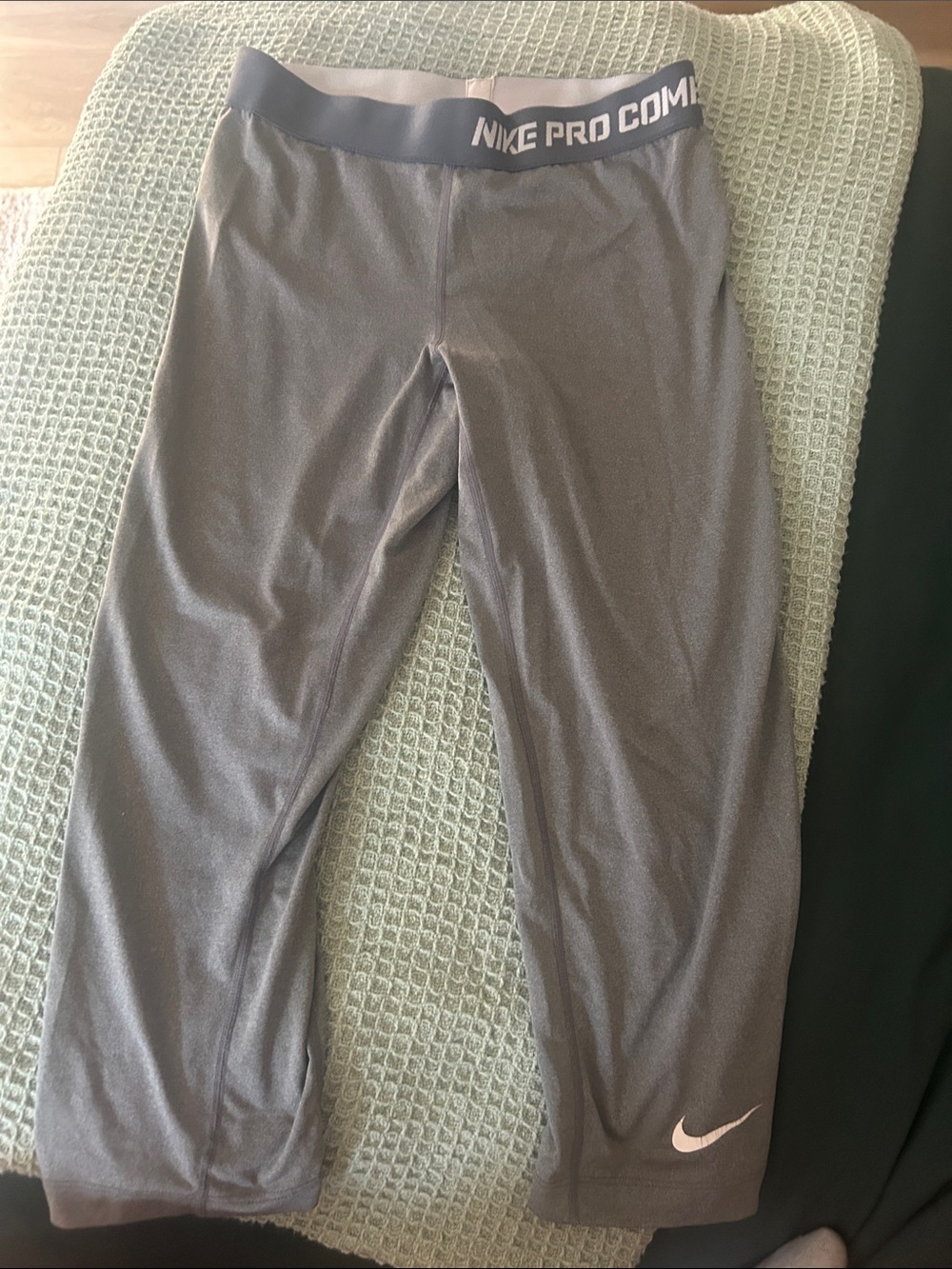Nike pro combat dri fit crops